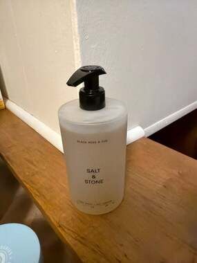 SALT & STONE Black Rose & Oud Body Wash 15.2 fl oz / 450 ml